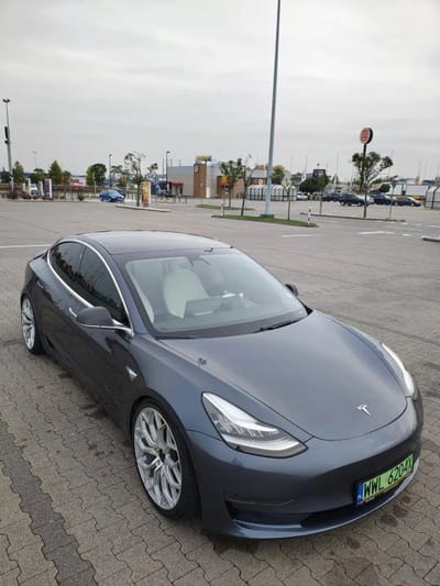 Tesla Model 3 - zdjęcie od sprzedającego