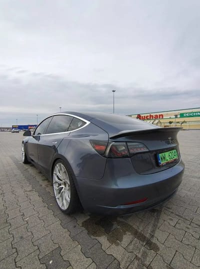 Tesla Model 3 - zdjęcie od sprzedającego
