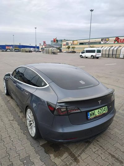 Tesla Model 3 - zdjęcie od sprzedającego