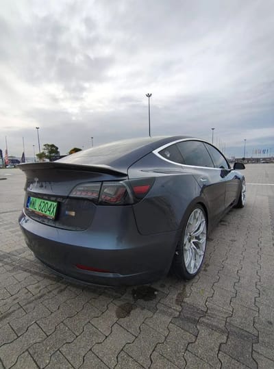 Tesla Model 3 - zdjęcie od sprzedającego