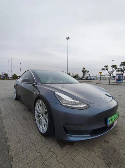 Tesla Model 3 - zdjęcie od sprzedającego