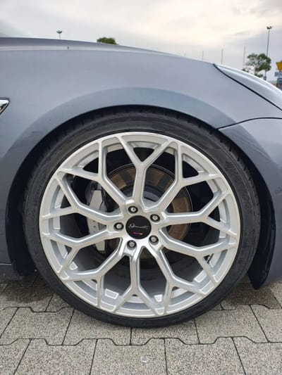 Tesla Model 3 - zdjęcie od sprzedającego
