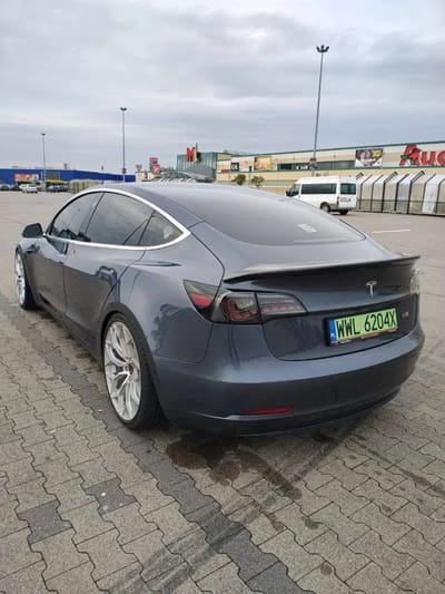 Tesla Model 3 - zdjęcie od sprzedającego