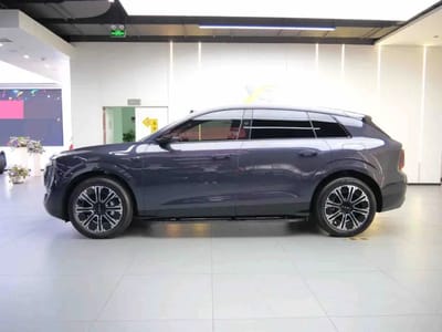 Audi E7X Prestige Pro - zdjęcie 2