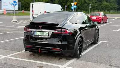 Tesla Model X - zdjęcie 3