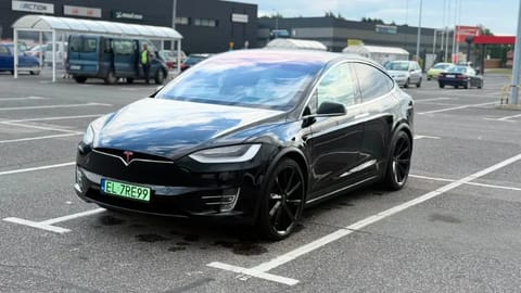 Tesla Model X - zdjęcie z ogłoszenia