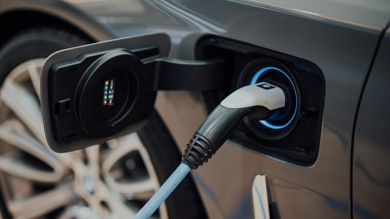 Kiedy sprzedać auto z dopłatą NaszEauto lub Mój Elektryk?